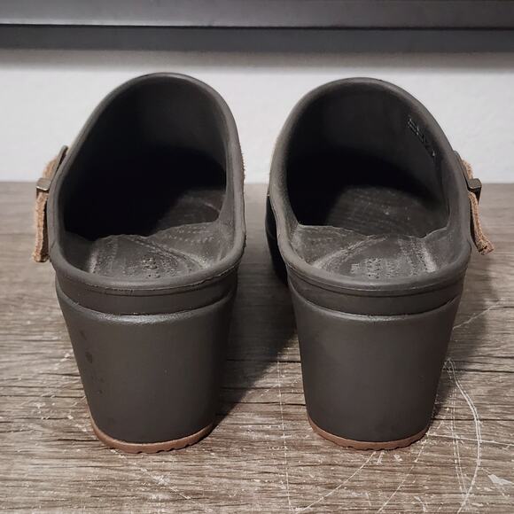 Crocs Sarah Clogs Women's Shoes Size 8 Brown - Picture 4 of 9